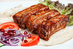 Шашлык из свиных рёбрышек в классическом маринаде 